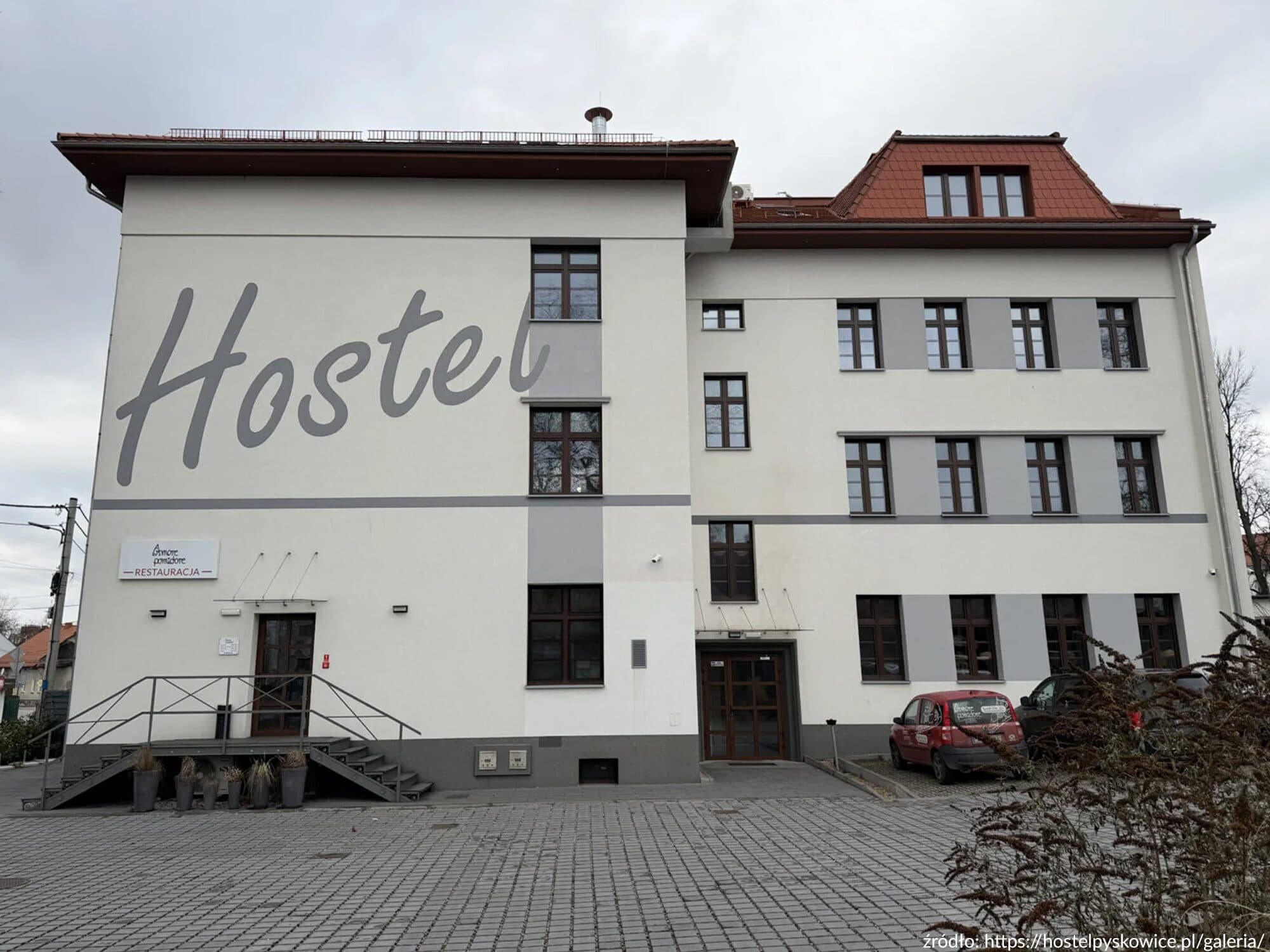 Hostel w Pyskowicach — budynek po przebudowie